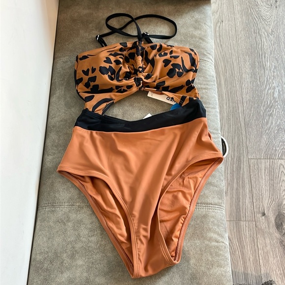 CUPSHE New one piece  Black & Brown  Swimsuit. - Picture 5 of 8